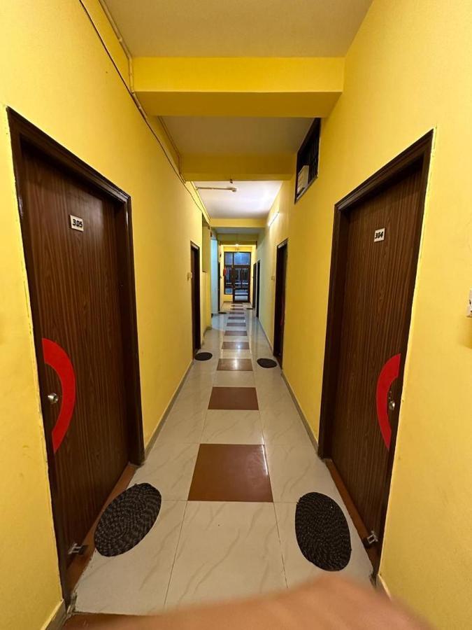Hotel Aparajita Varanasi Exterior foto