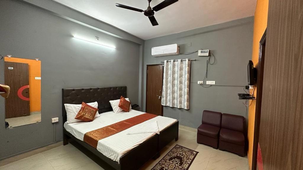 Hotel Aparajita Varanasi Exterior foto