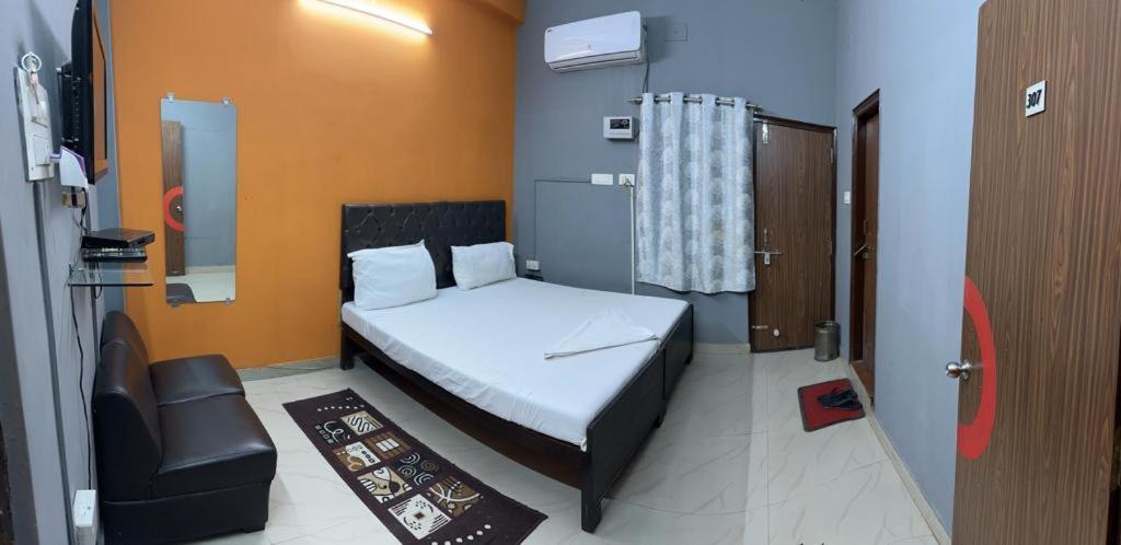 Hotel Aparajita Varanasi Exterior foto