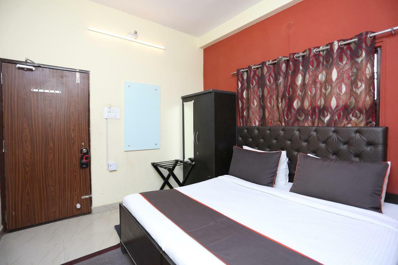 Hotel Aparajita Varanasi Exterior foto