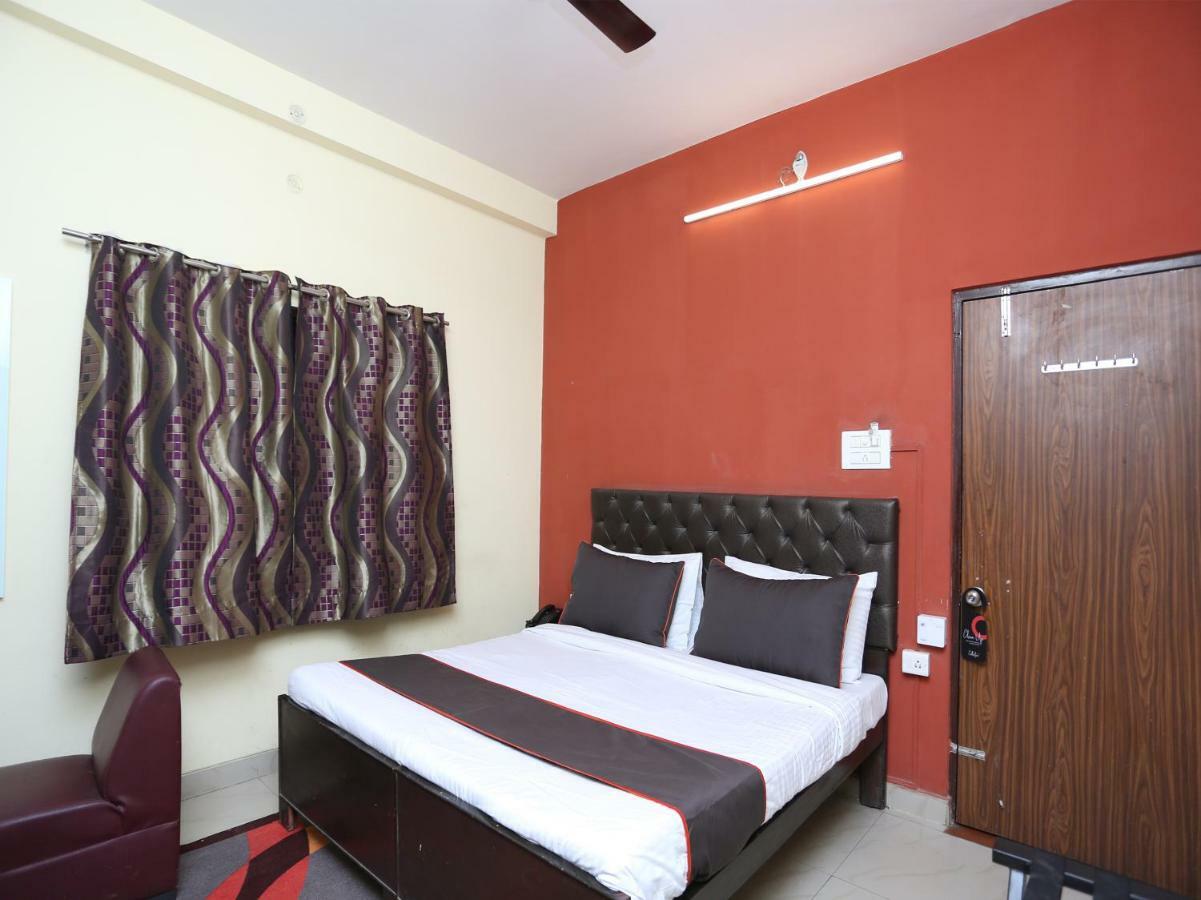 Hotel Aparajita Varanasi Exterior foto