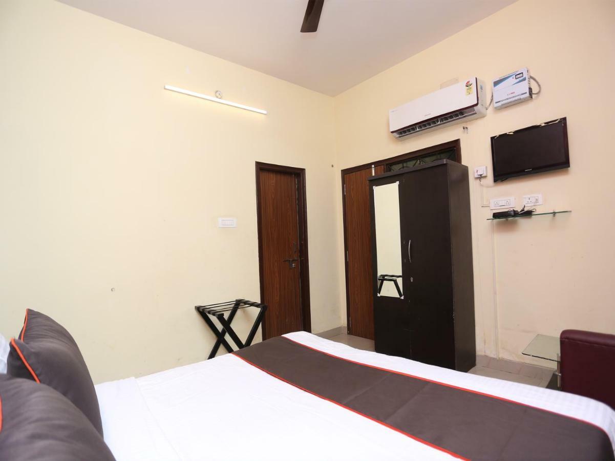 Hotel Aparajita Varanasi Exterior foto