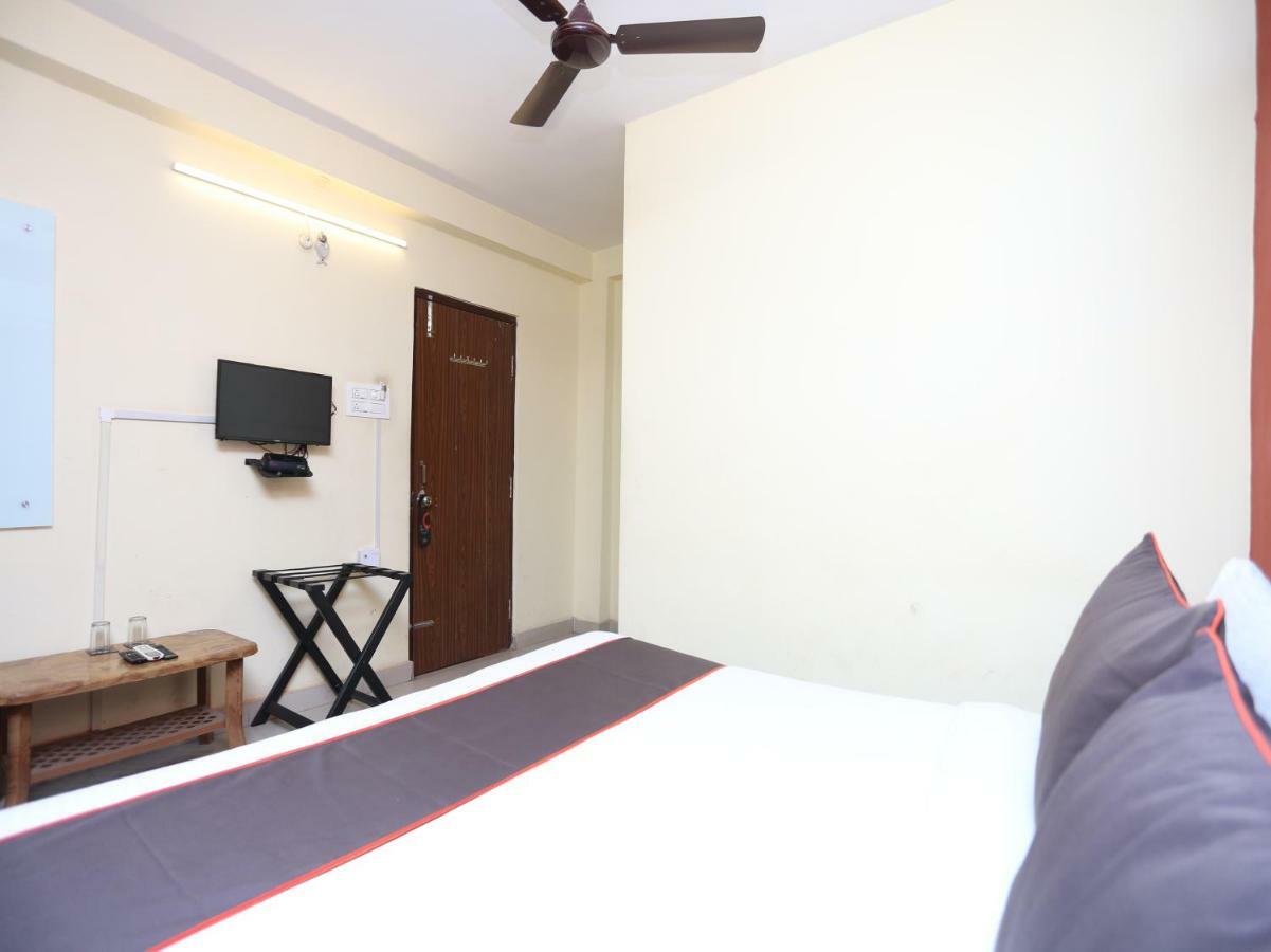 Hotel Aparajita Varanasi Exterior foto
